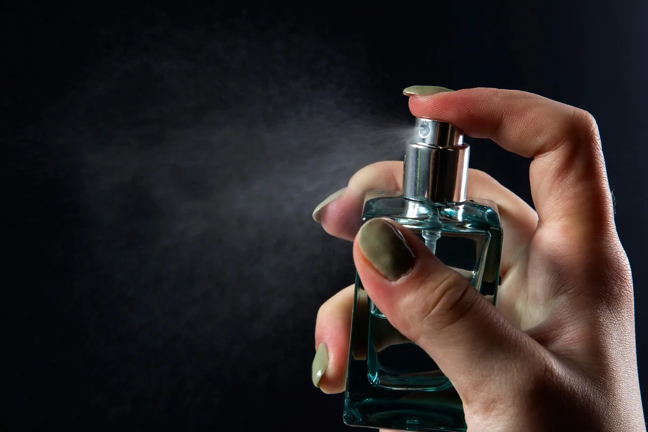 eau de toilette, perfume, spray, perfume bottle, scent, cologne, aroma, cosmetics, beauty, hand, perfume, perfume, perfume, perfume, perfume